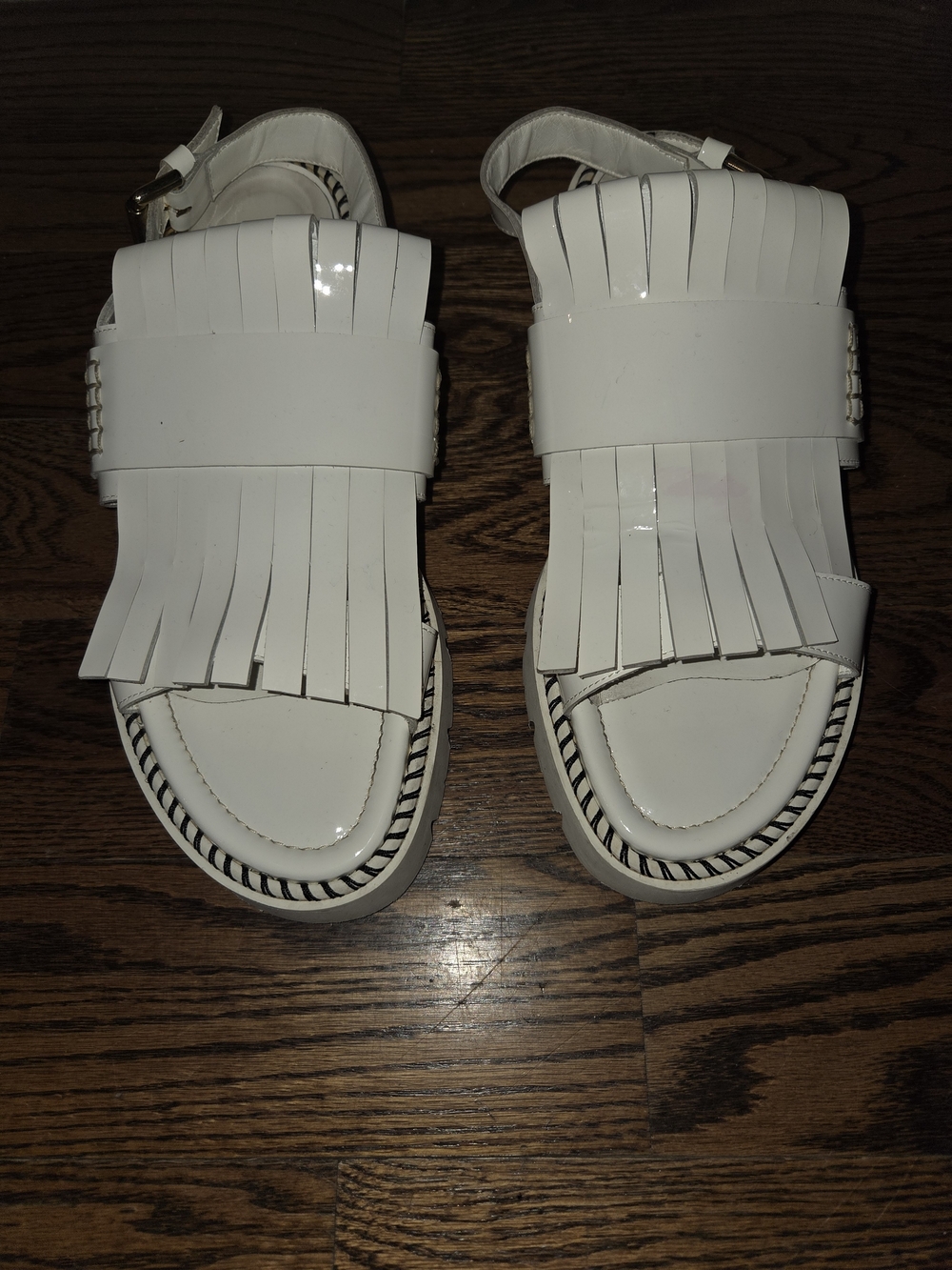 La Canadienne White Sandals